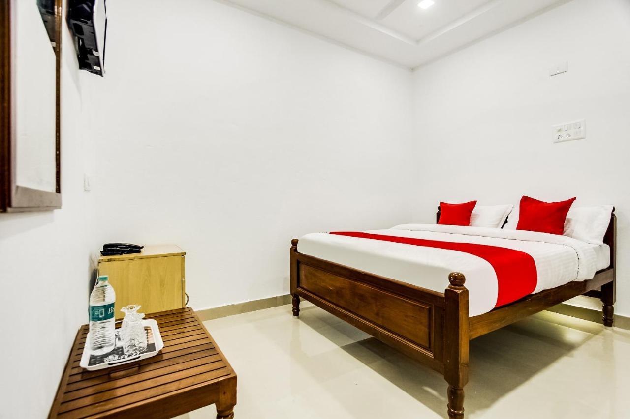 Oyo 70841 Hotel Anjali Residency Velur Екстериор снимка